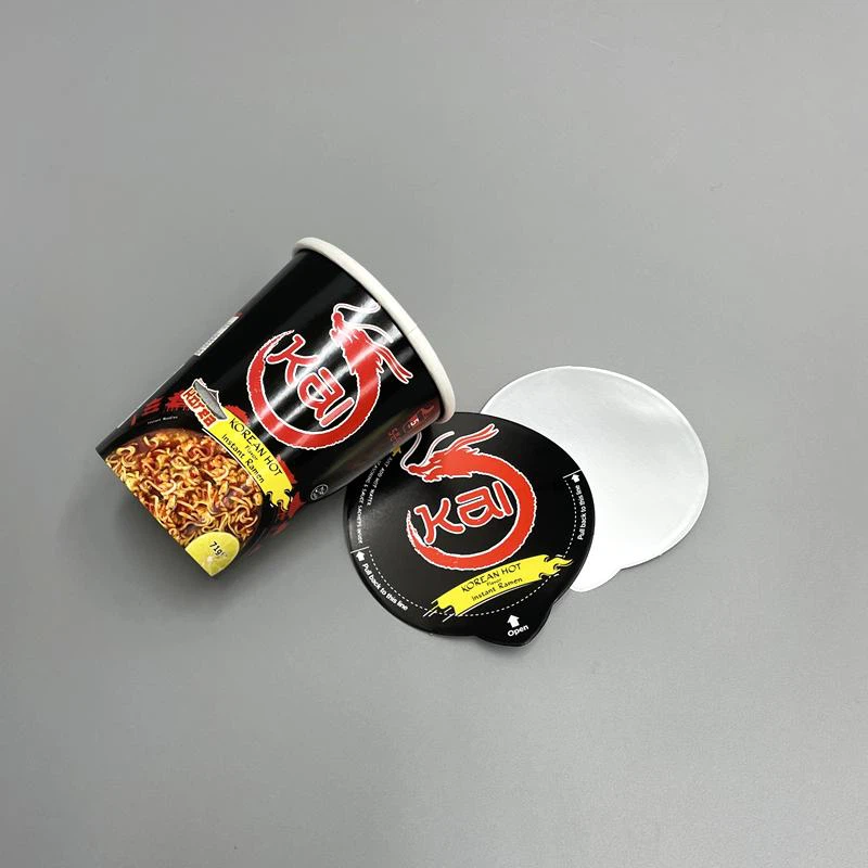 Papierowy kubek z makaronem o gramaturze 65 g z niestandardowym nadrukiem